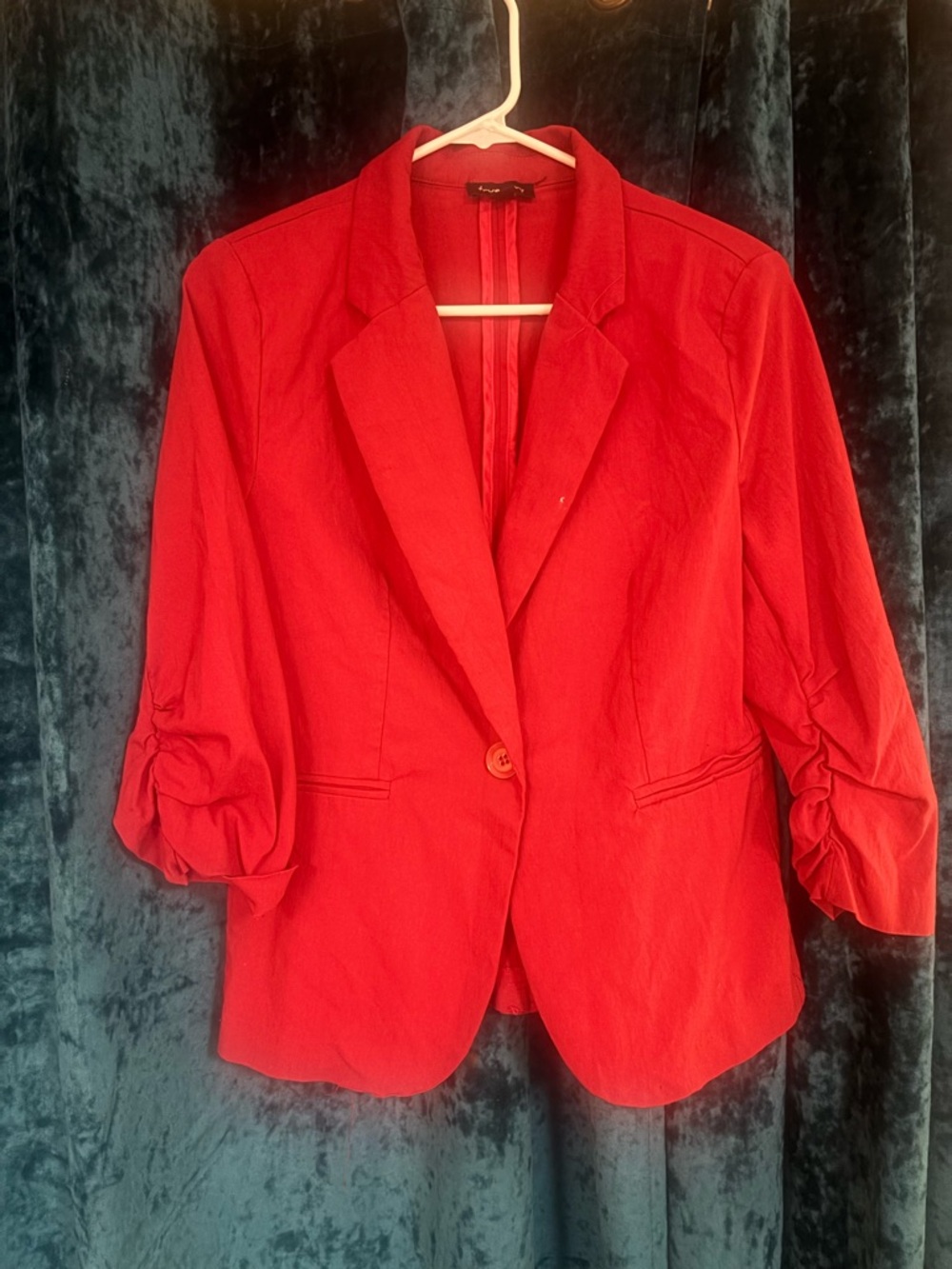 Red Single-Button Women’s Blazer with Ruched Sleeves